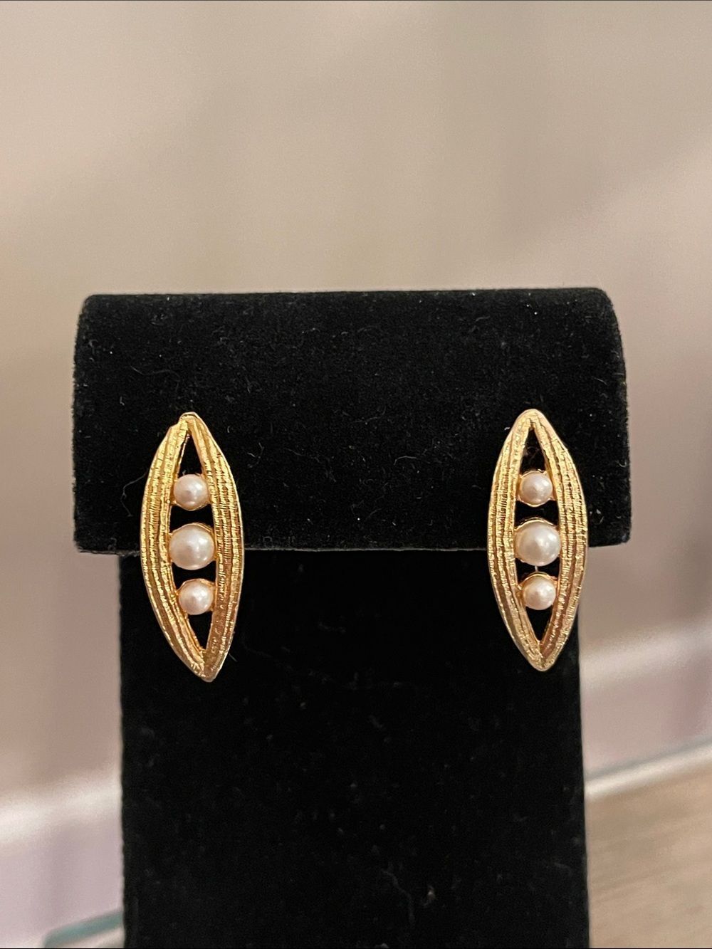 Vintage “Peas in a Pod" Costume Earrings Gold-tone & Faux Pearls Post Earrings - Picture 2 of 14